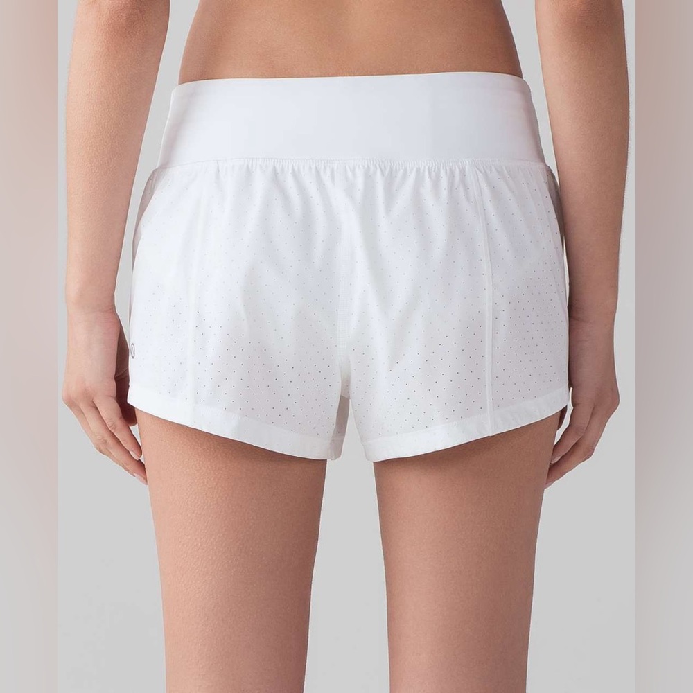 Lululemon Final Lap Short (2.5") Women’s White Size 6 EUC